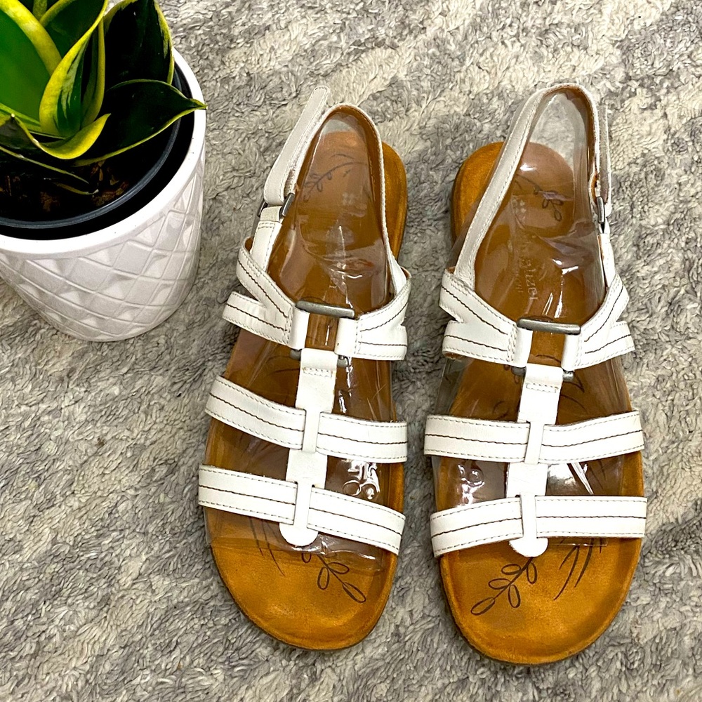 NATURALIZER White strappy Sandals